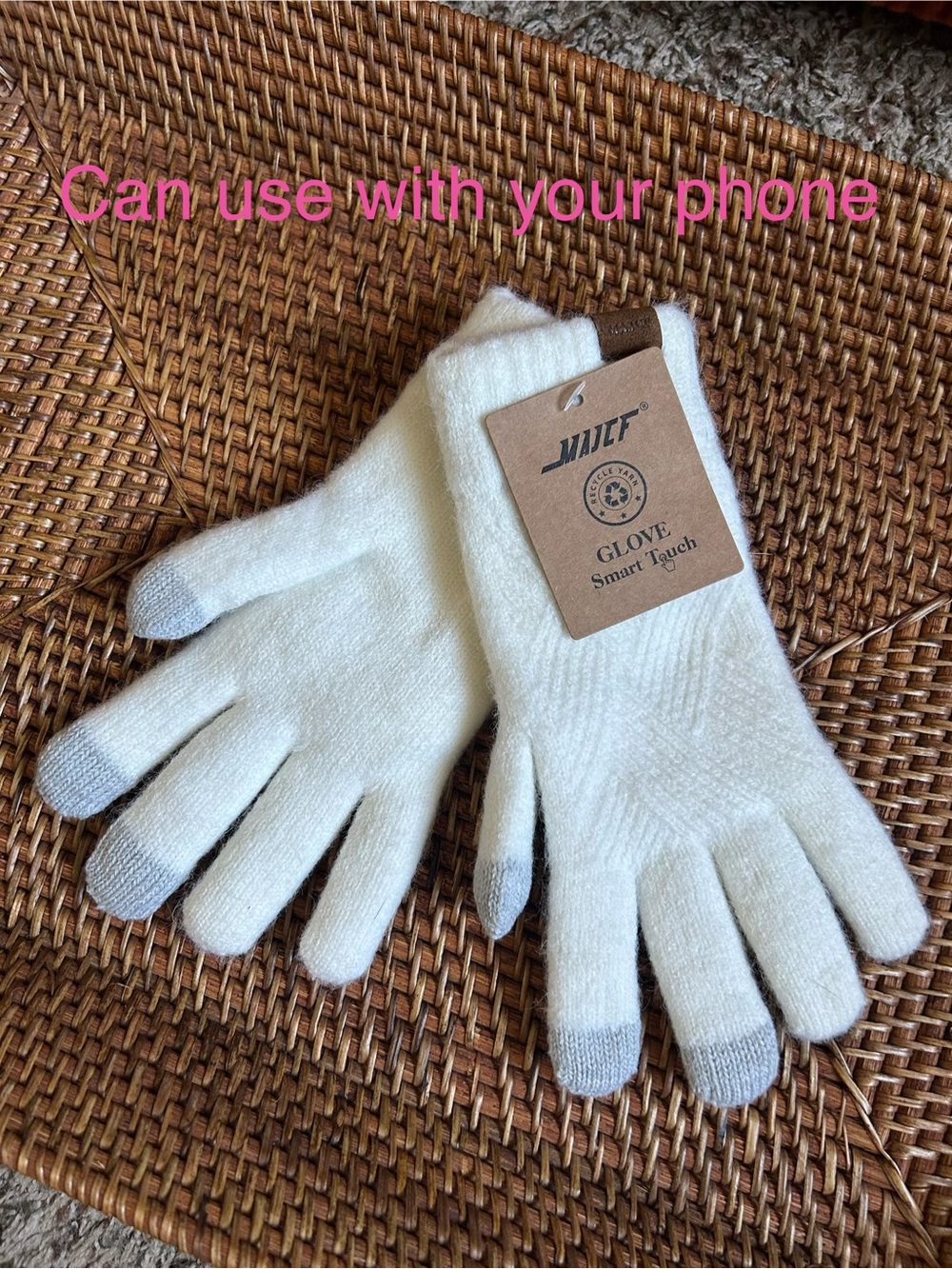 MALFF White Smart Touch Knit Gloves – New With Tags